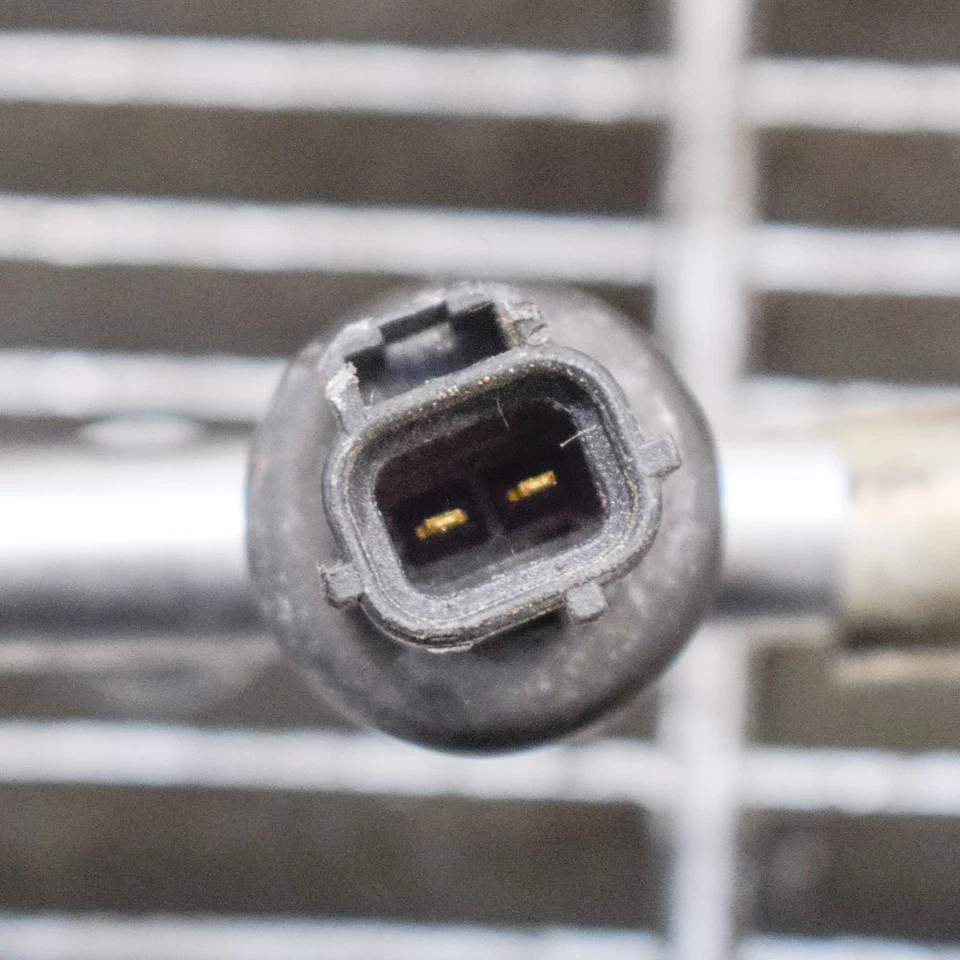 Tubo de distribución de combustible derecho ASTON MARTIN DB7 Coupé 2003 1R1E-9S441-CB Foto 4 de 4