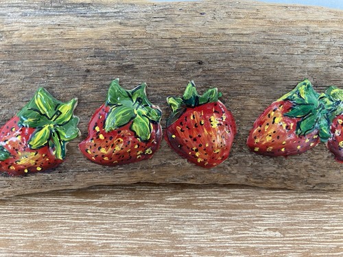 Vintage 3-D Strawberries Acrylic On Driftwood Painting Folk Art Detail Hanging - Picture 3 of 8