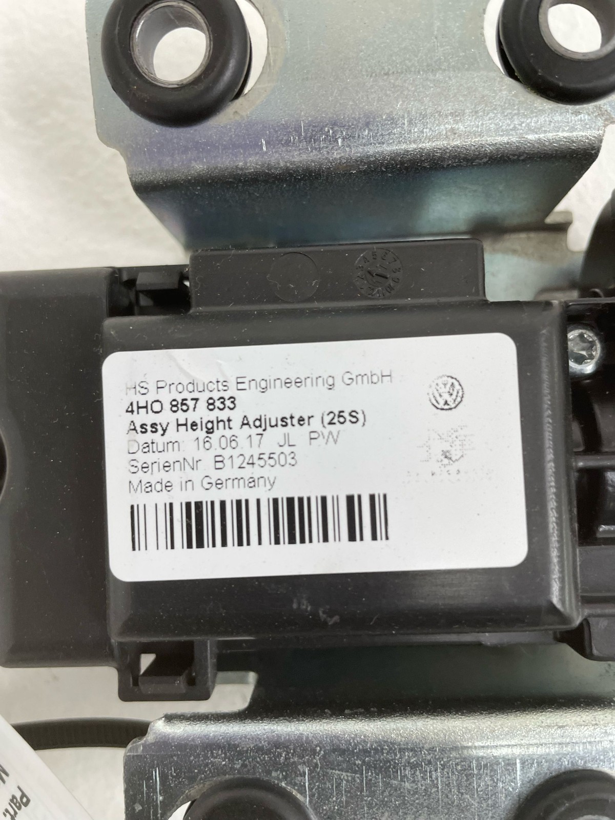 2015-2020 BENTLEY BENTAYGA OEM Front Right Passenger Seat Belt Height Adjuster