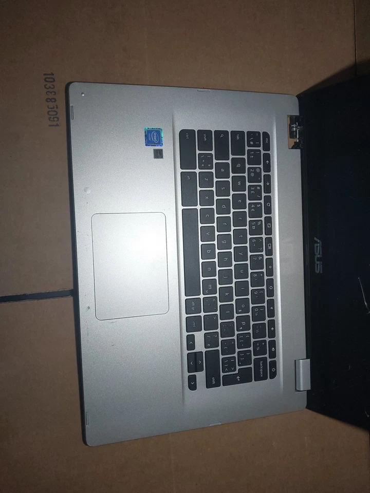 ASUS C523NA 1.1 GHz 15" 64GB EMMC 4GB RAM Intel Celeron N3350 Chromebook - Image 3 of 4