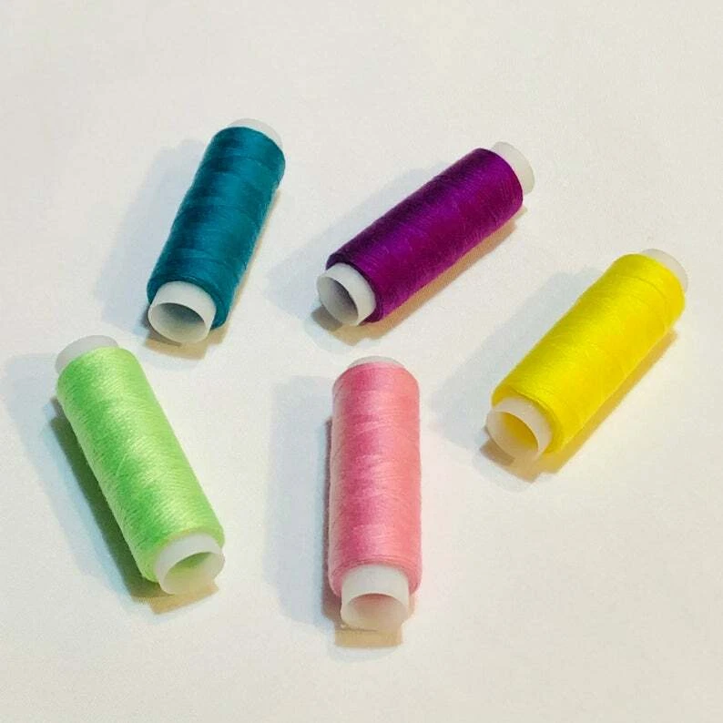 Conjunto de 39 carretéis coloridos variedade poliéster 402 fio de alta tenacidade - Imagem 3 de 4