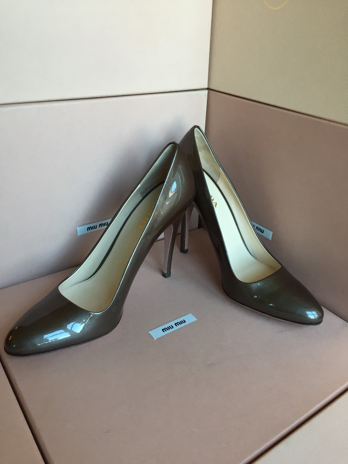 Nuevo Prada Miu Tacones Miu Metálico Gris Tacones Miu Altos Tacones De Aguja Mujeres zapatos S1 ef3305 Nuevo Prada Miu Tacones Miu Metálico Gris Tacones Miu Altos Tacones De Aguja Mujeres zapatos S1 ef3305