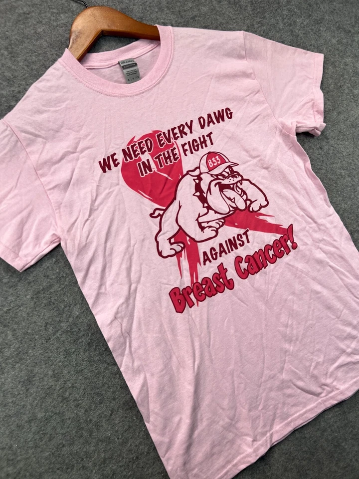 Camiseta Bulldog Cáncer de Mama Mujer Pequeña Rosa Crew Gráfico Manga Corta Foto 2 de 4