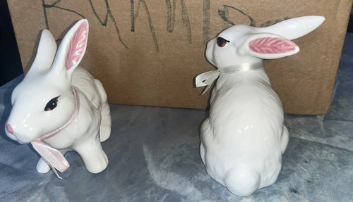 Vintage 2 Lot 5” White Ceramic Bunnies Rabbit Figurine Easter White Dated 4-90 - Picture 2 of 6