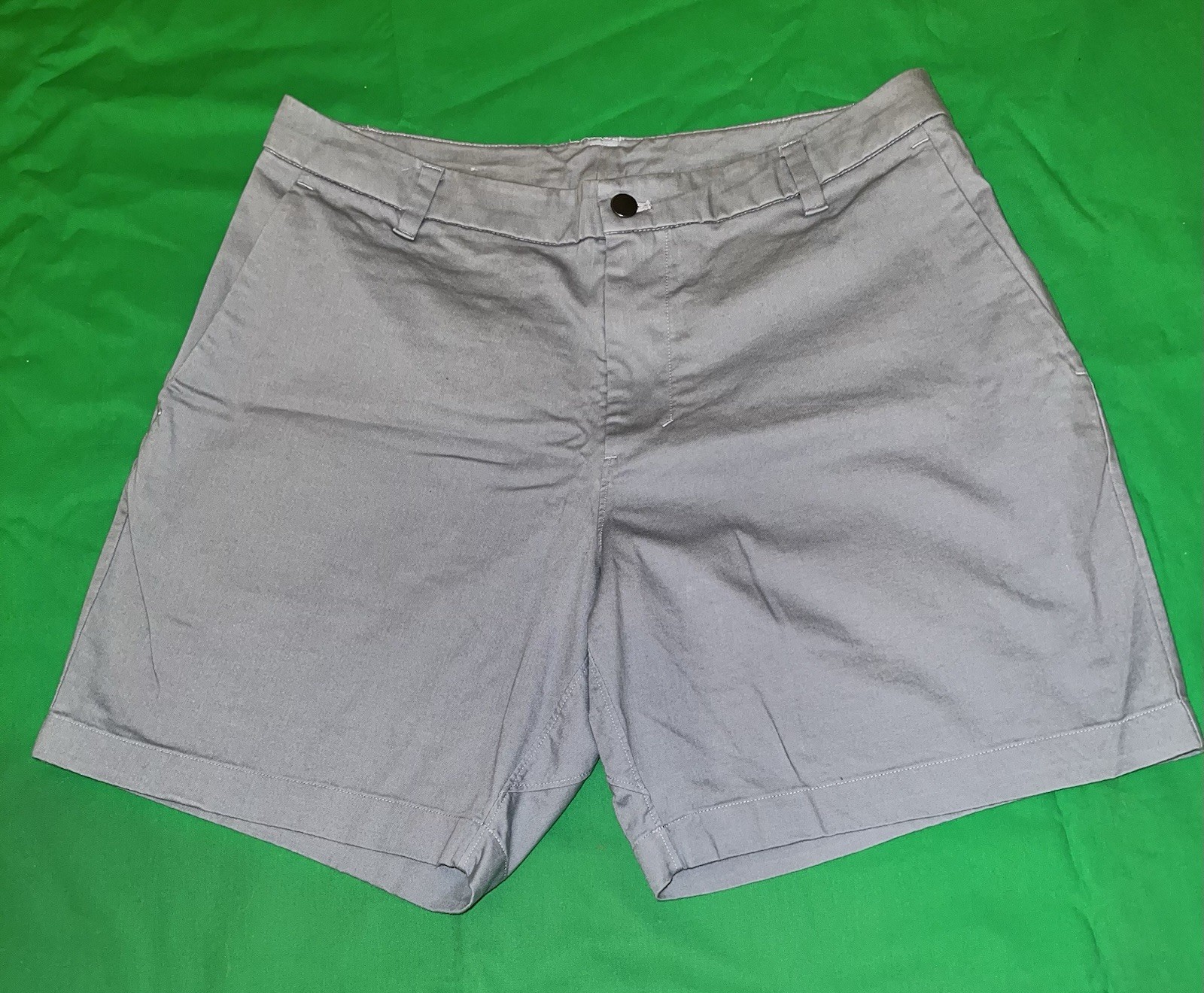 Lululemon Shorts Mens 34 Gray Chino Golf Stretch Flat Front Commission 8 Inseam