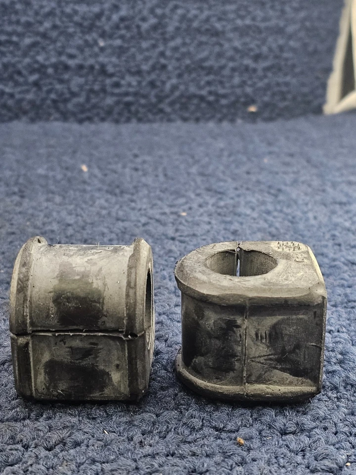 Moog K200623: Buje de barra estabilizadora de suspensión trasero para Mazda 5 2006-2010 Foto 4 de 4