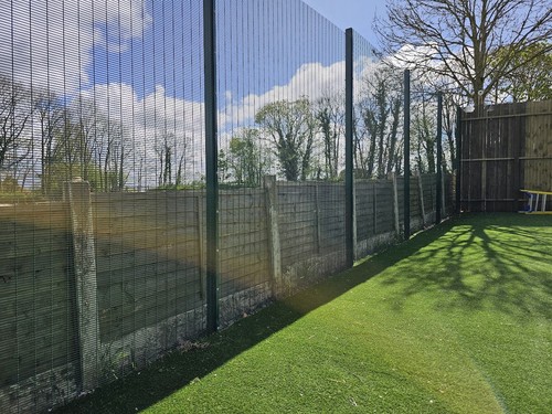 Security 358 mesh anti-climb fencing (DELIVERY AVAILABLE) Tel : +44 7840 349621 - Picture 1 of 4