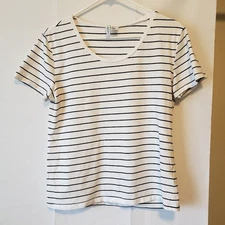 H & M Dividco Basic Black & White Crop Top