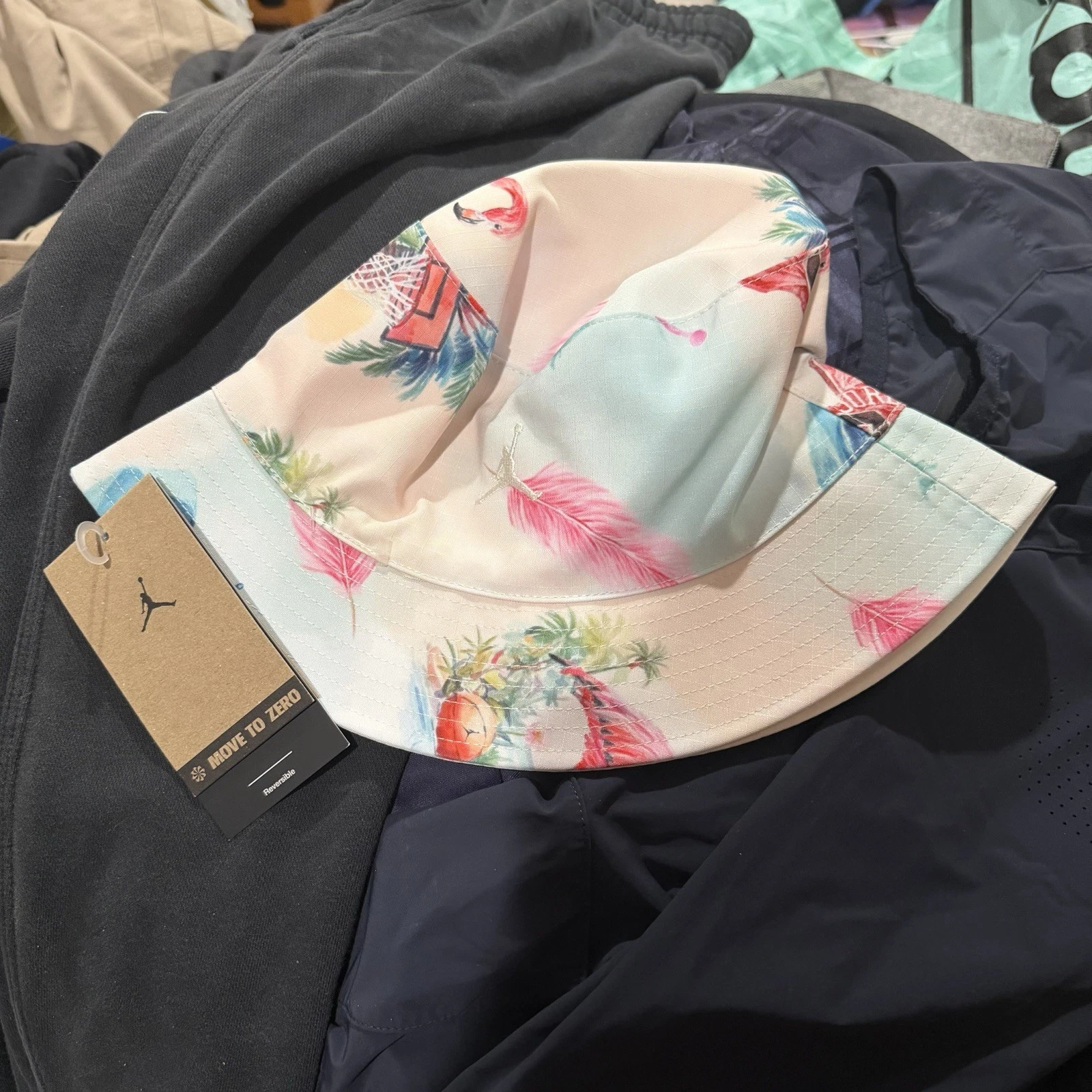 Jordan Apex Reversible Bucket Hat White Unisex Sz L Beach HV1096-133 Flight