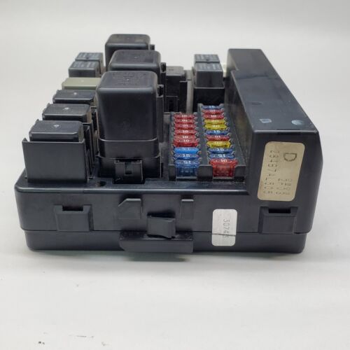 03 04 INFINITI G35 Fuse Box Fuses Relays Under-Hood 284B7AL505 2003 2004 - Picture 3 of 11