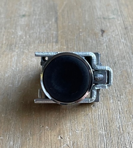 SCHNEIDER ELECTRIC BLACK PUSH BUTTON WITH ZBE-101 CONTACT BLOCK - Picture 2 of 6