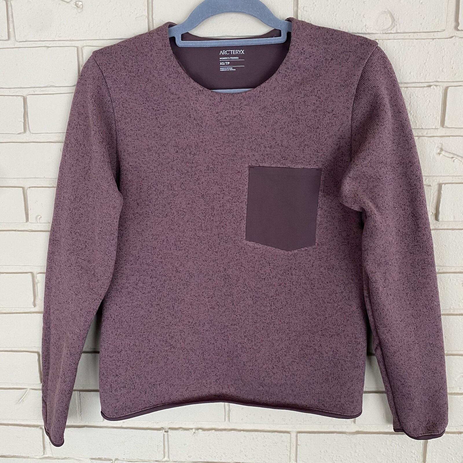 Arc'teryx Women's XS Rust Pink Covert Fleece Sweater with Pocket for Outdoor Adventures