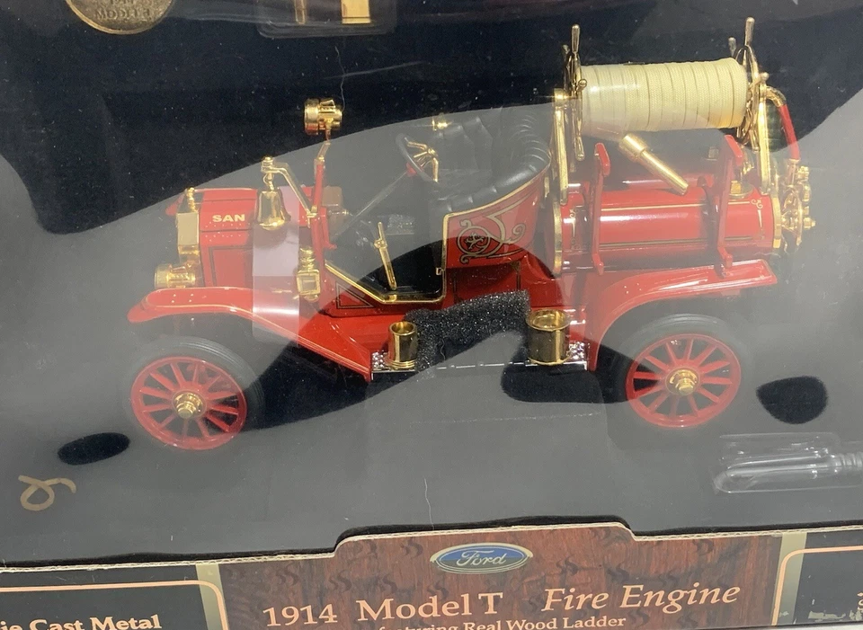 Signature Series 1914 Ford Model T Fire Engine 24K Plated & Real Wood 1/18 NEW - Image 2 of 4