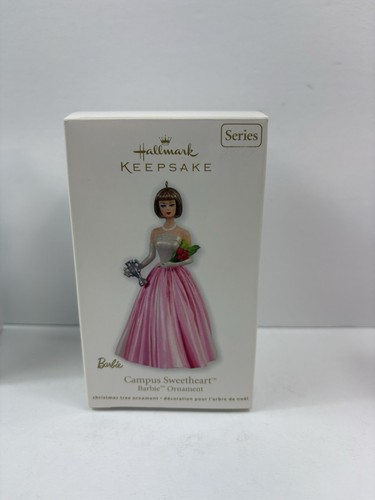 *RESERVIERT* Hallmark Barbie RAVISHING IN ROUGE, CHERRY PIE, CAMPUS SWEETHEART - Bild 2 von 6