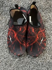 Men  s L 11/12 Aqua Socks Water Shoes  Without Box 