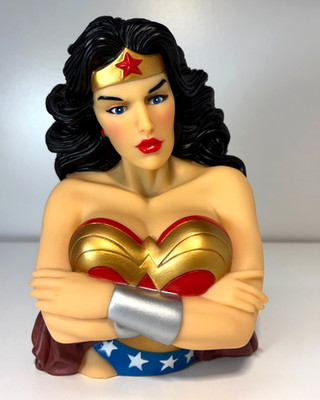 DC Comics Wonder Woman 44121 Bust(y?) 3D Sculpted Figural Bank 7.5'' H PVC Vinyl