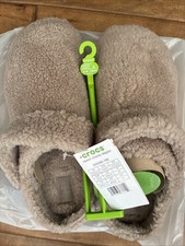 NWT Crocs Classic Cozzzy Slipper