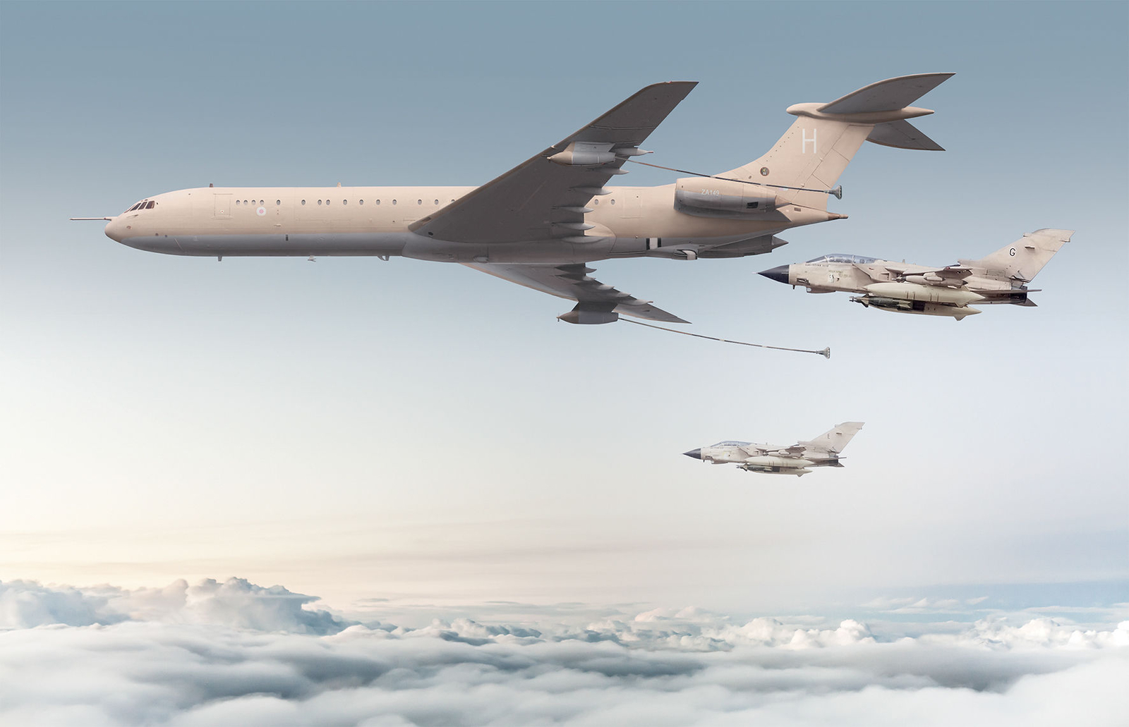 Roden 327 - 1:144 Vickers Super VC10 K3 Type 1164 Tanker - New