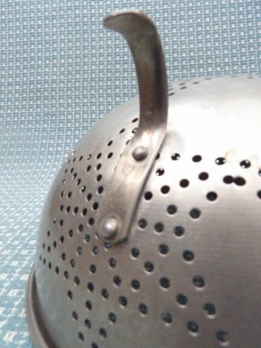 Vintage Aluminum Colander Seven Star Bowl with Dimeter 9-3/8" No Handles - Picture 6 of 8