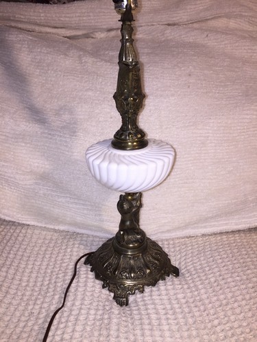 Vntg. Bronze Parlor Table Lamp W/White Glass Globe In Middle Genie Lamp Cherubs - Picture 8 of 12