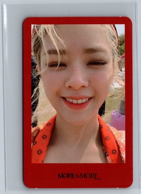 TWICE- JEONGYEON MORE & MORE OFFICIAL PHOTOCARD (US SELLER)