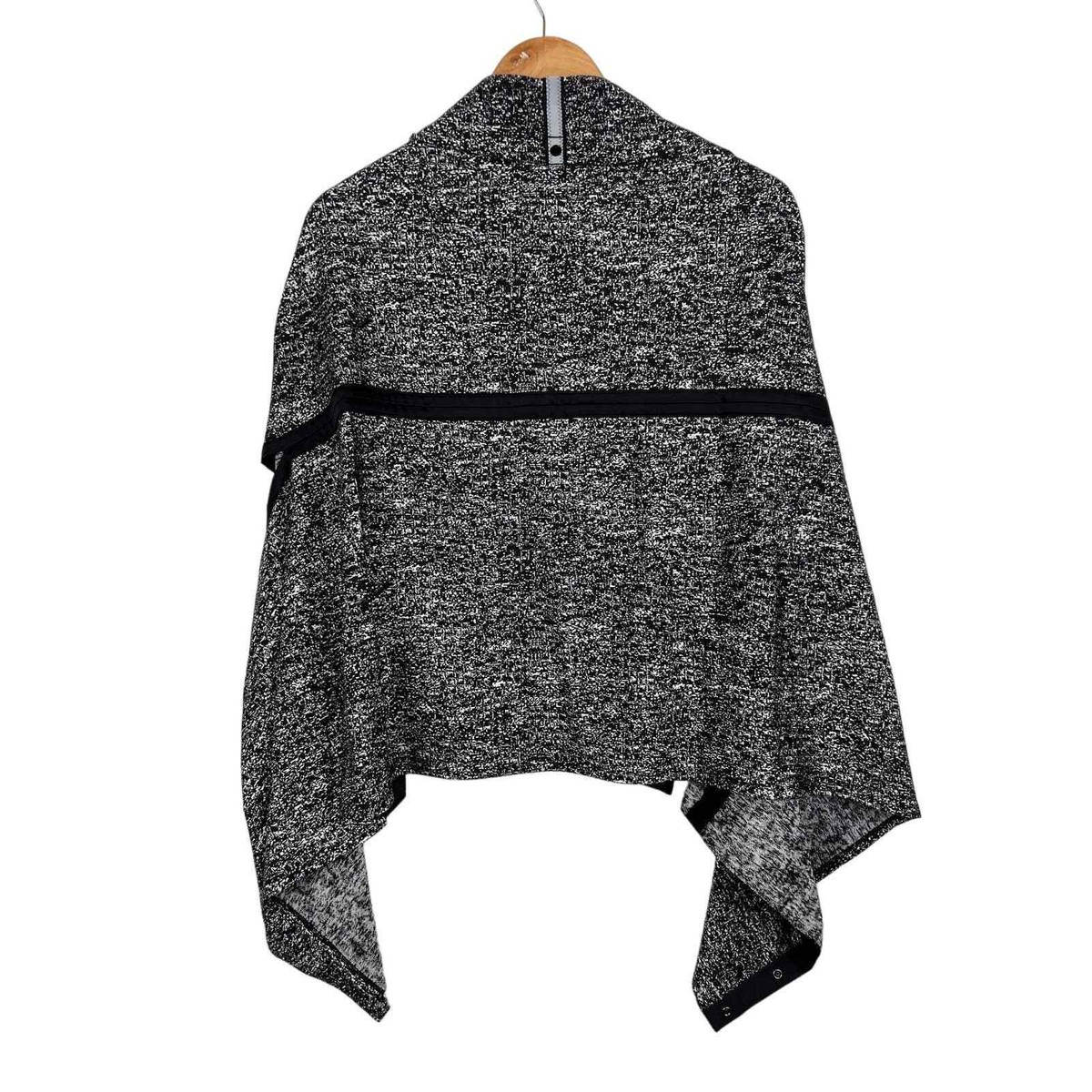 Lululemon Vinyasa Wrap Scarf Snaps Arm Holes Black Gray O/S