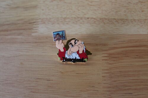 Disney Pin - DLR - Disneyland Photo Grumpy - Dopey Picture 18695 - Picture 1 of 1