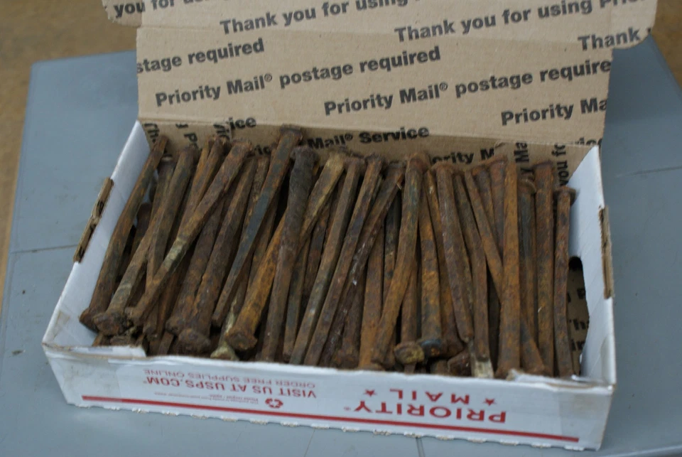 Aprox. 100 (5 libras) ANTIGUO (AÑOS 1800) CUADRADO 4.5" LARGO CLAVOS IGLESIA BUEN VIERNES Foto 2 de 4