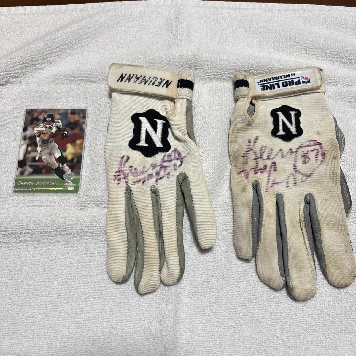 Neumann Football Gloves | eBay