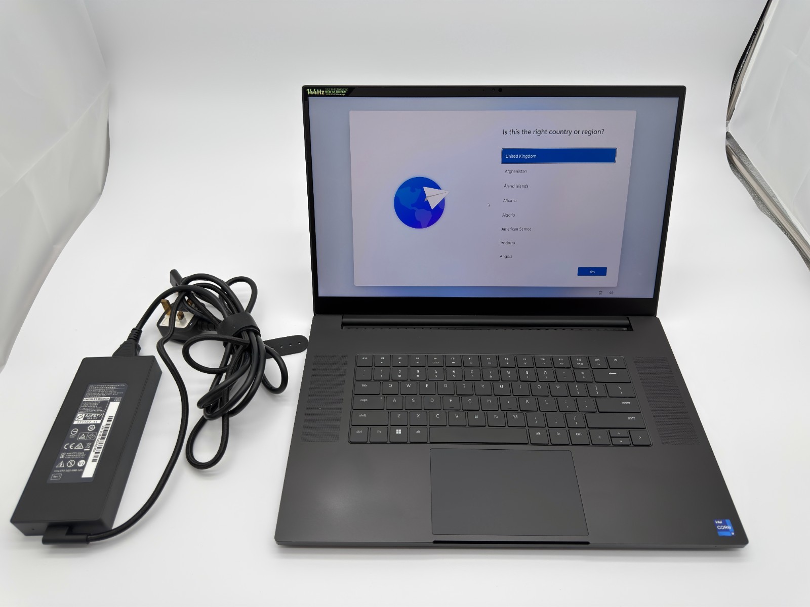 Razer Blade 17 4K 144Hz Gaming Laptop- i9-12900H, RTX 3070 Ti, 32GB RAM, 1TB SSD