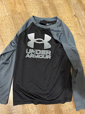 Under Armour Boys YS Black/Gray Long Sleeve Logo Crew Neck Pullover Tee
