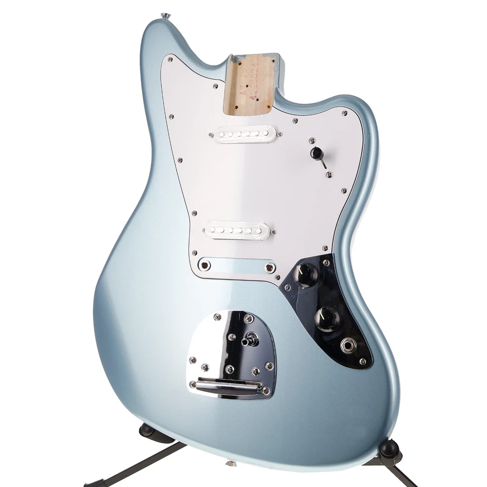 Carrocería Squier Jaguar serie Affinity acabado metálico azul hielo totalmente cargada Foto 3 de 4