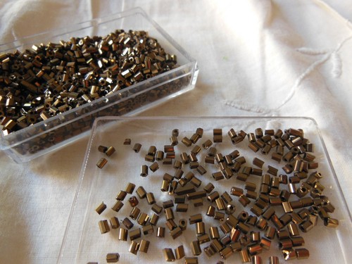 Lot environ 20 grammes de perles tube marron métallisé n°59