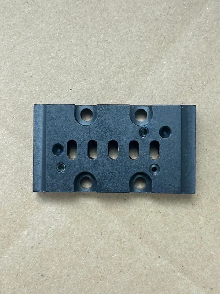 B3M200PLTX PARKER manifold block accesory with gasket and bolts Foto 4 de 4