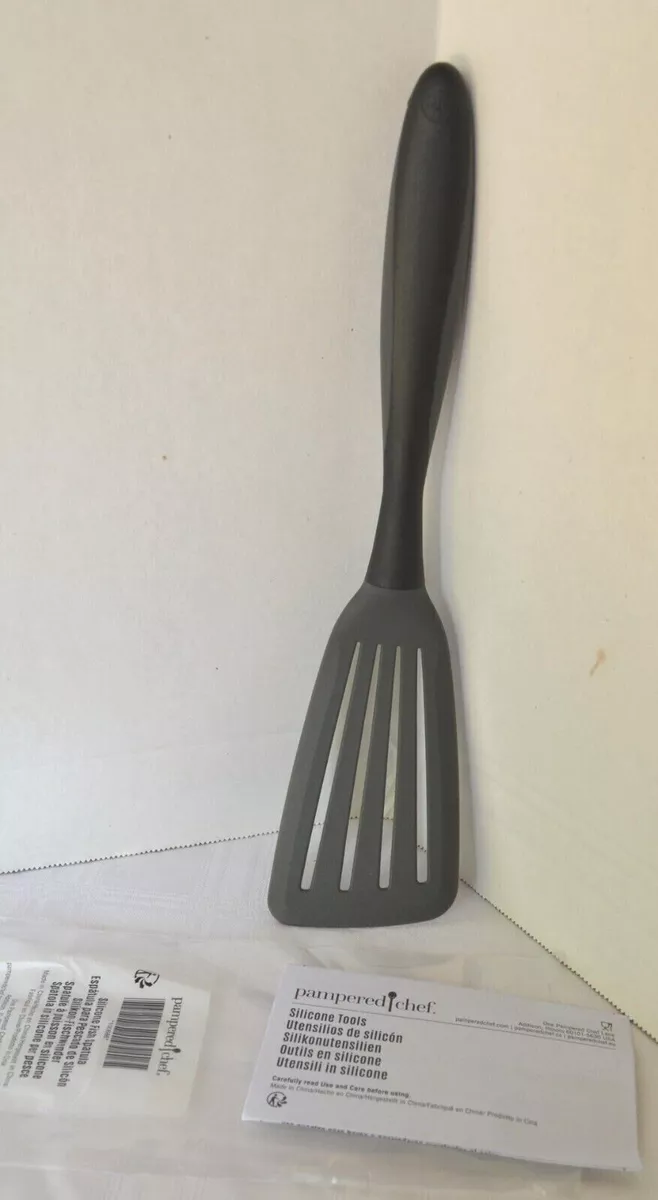 Pampered Chef ~NEW~ SILICONE FISH SPATULA - Heat Safe - Strong - Flip  Delicately