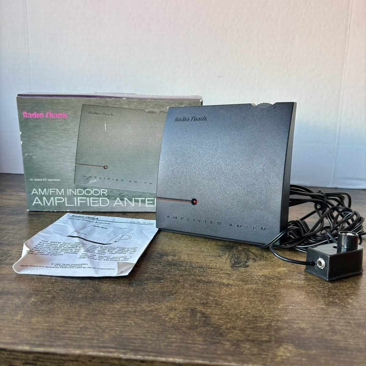 RadioShack Model 15-1832 Amplified Indoor AM/FM Radio Antenna