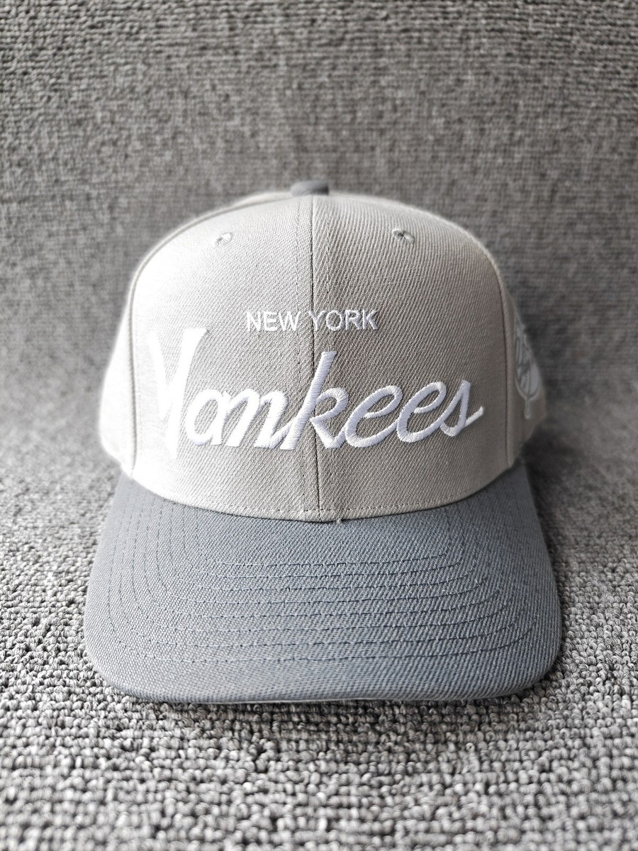 Mitchell & Ness New York Yankees Gray Knock Out Panel Snapback Hat New