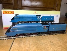 Hornby R2339 LNER Garter Blue 4-6-2 A4 Class Locomotive 4468 Mallard