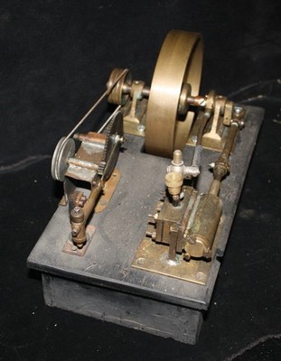 Dampfmaschine schöne Antrieb  Messing Werkstatt  Modell  guter zustand