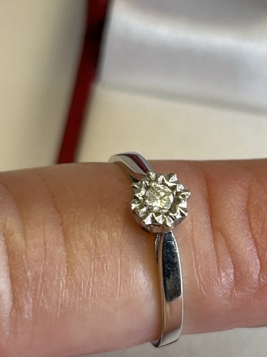 h samuel white gold diamond ring Size N 1.86 Grams Fully Hallmarked Boxed Lot 15 - Picture 8 of 14