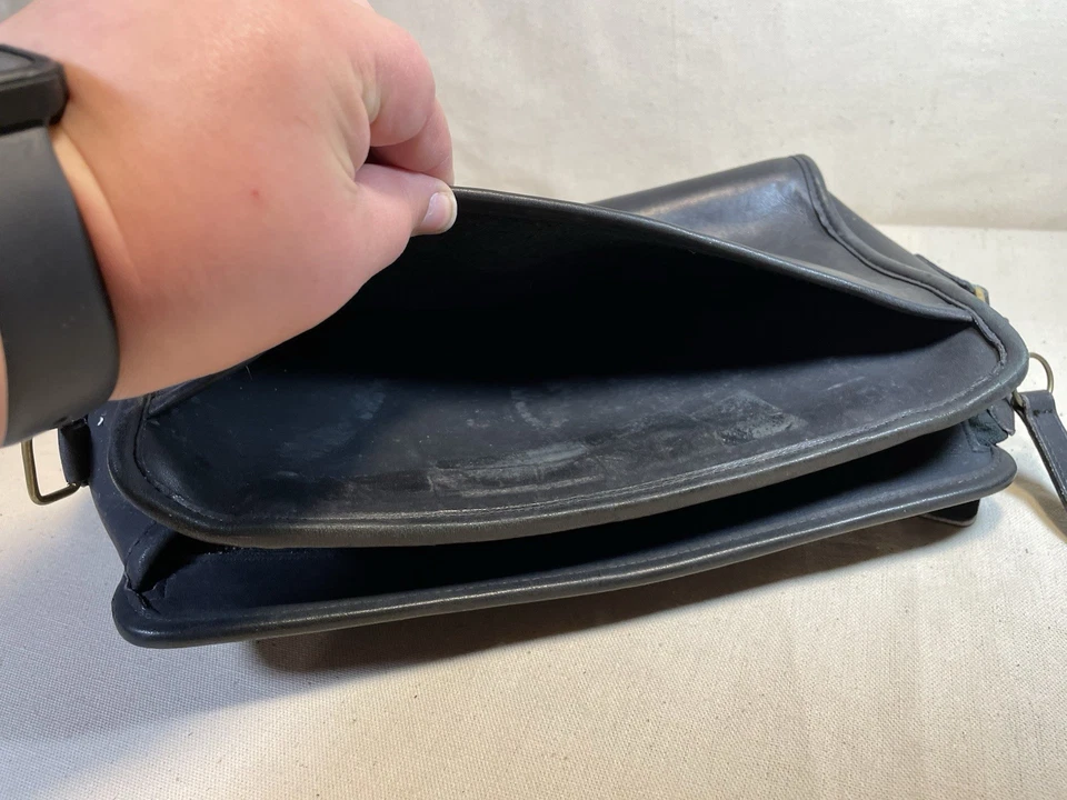 Vintage COACH Black Leather Messenger Bag USA No. G260-934 (No Strap)#004 - Image 4 of 4