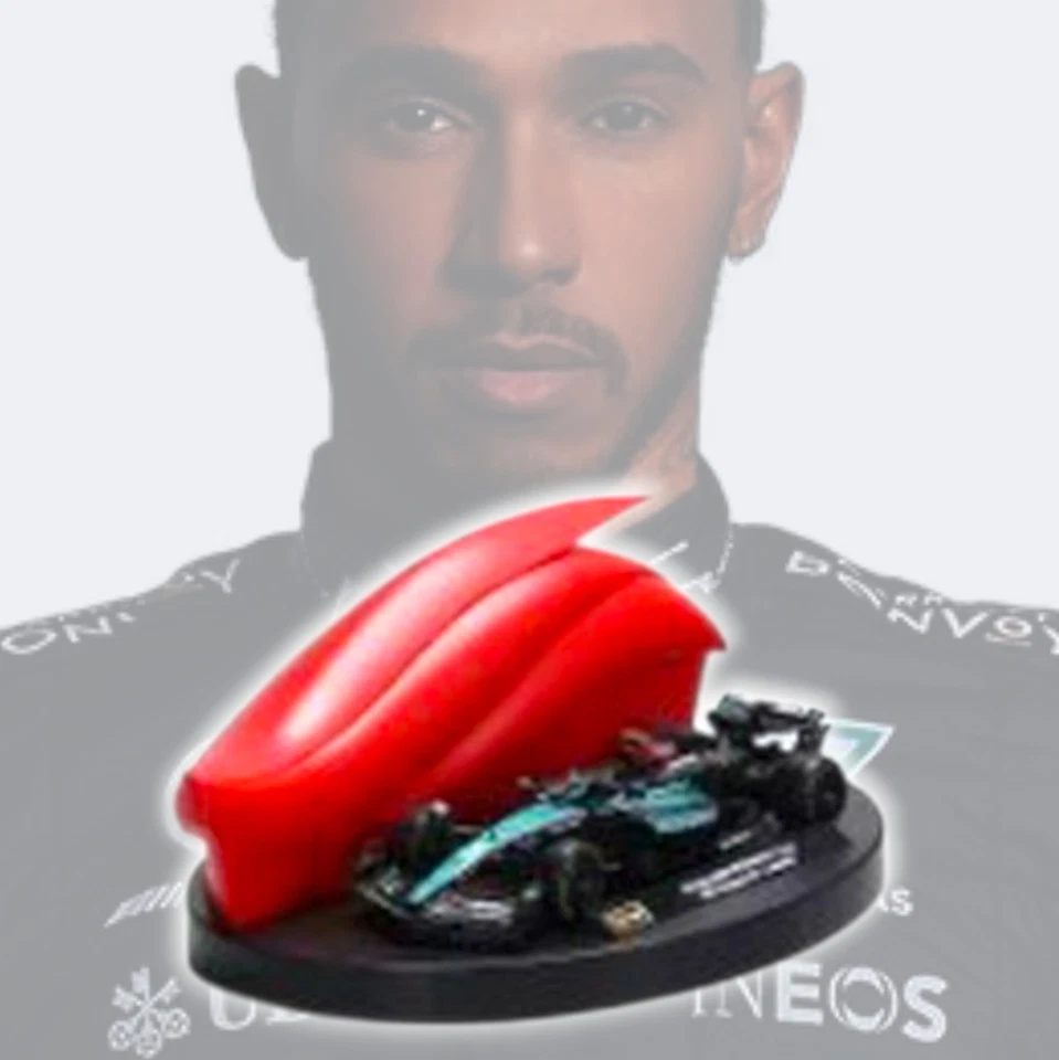 1:43 Burago Formula 1 Mercedes AMG Petronas Racing Paddock F1 W15 - Image 4 of 4