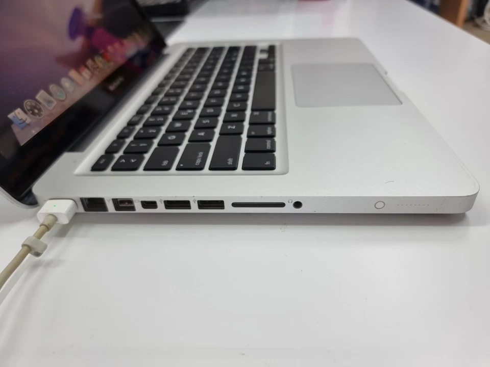 Apple MacBook Pro 13" A1278 Mid 2009 – SSD 128GB – 4GB RAM – Batteria Nuova - Immagine 3 di 4