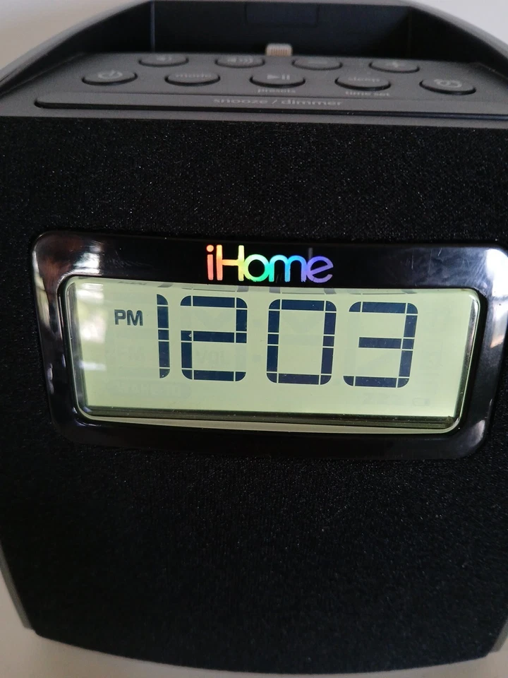 Reloj despertador/radio/iphone/iPad ihome Docking Ipl22 - negro. Probado funciona Foto 2 de 4