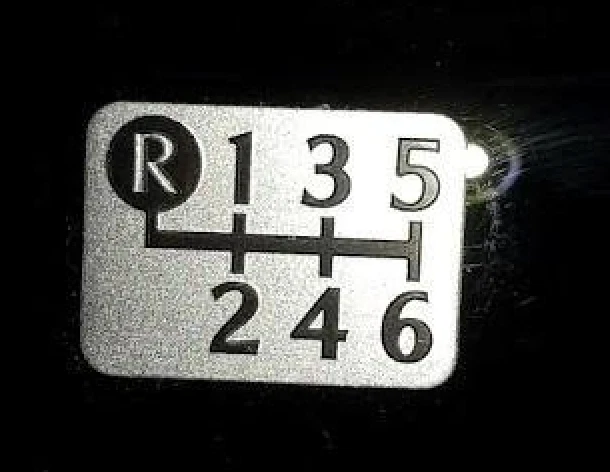 TOYOTA 6 Speed Shift Pattern Badge LEXUS IS250 IS350 ISF ALTEZZA 33621 - 53030 - Imagem 3 de 4