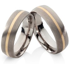 Eheringe Trauringe aus Titan mit 333 Gold und individueller Lasergravur TG02