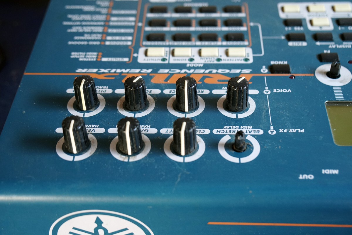 Yamaha Rm1x Sequencer Remixer Rhythm Drum Machine Grove Box