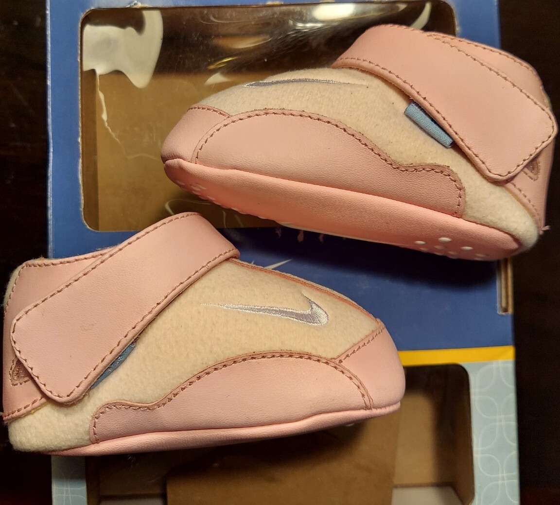 PONY Scarpe e berretto Nike Play Babyfit CB