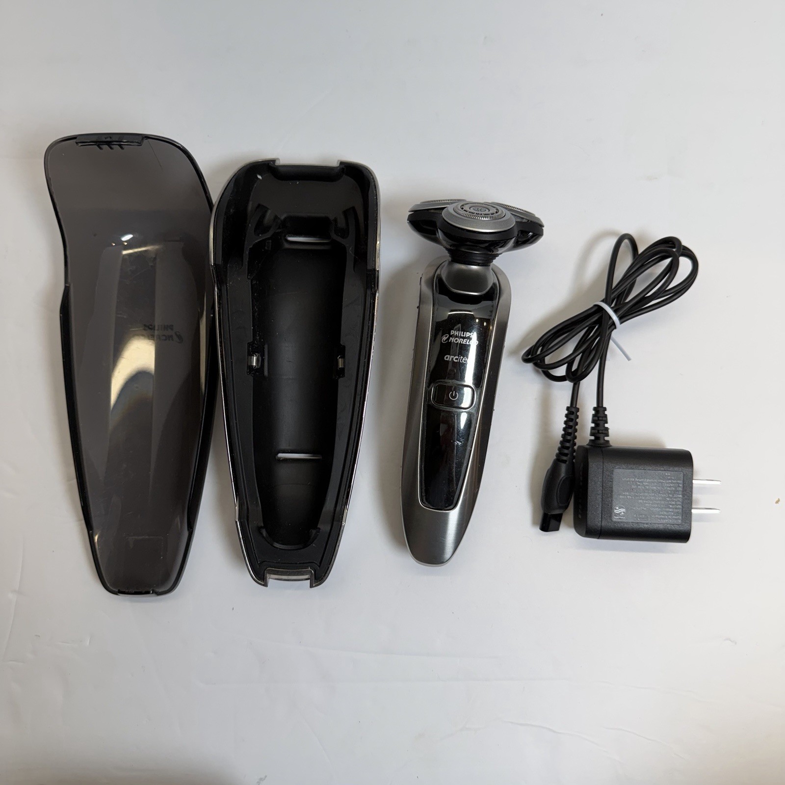 Philips Norelco Arcitec RQ12+1090X  Men's  Wet/Dry Cordless Saver W/Charger/Case