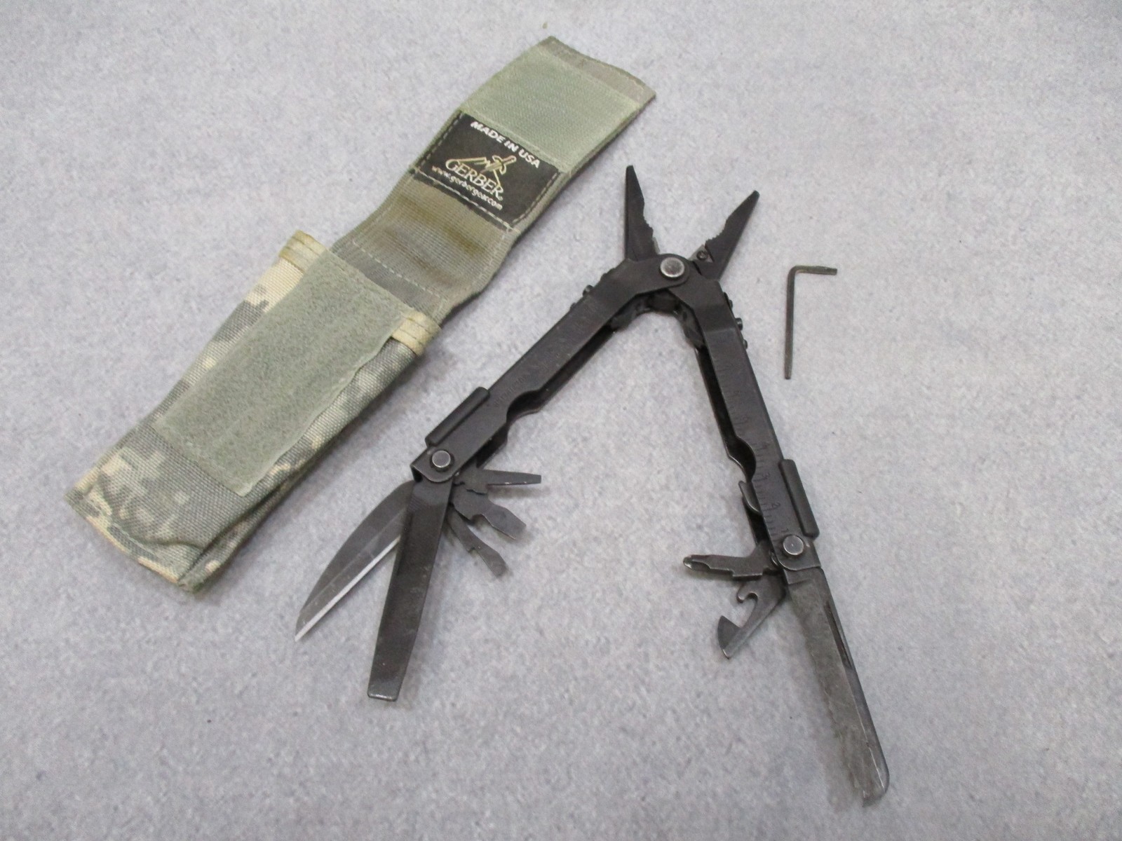 Gerber MP600 Multi-Tool Pliers w/ Carbide Cutters & Sheath D